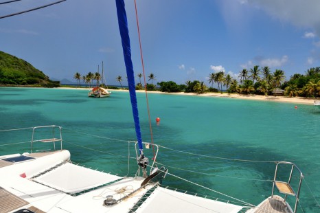 Explore_the_tranquil_islands_on_your_Grenadines_charter_674_1340